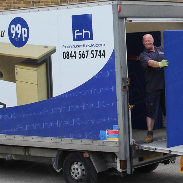https://d1hcs5uofxldvl.cloudfront.net/furniture-hire-uk/article_additional/chapel2/chapel2.jpg - Our drive Colin helps unloaded our freestanding screens.