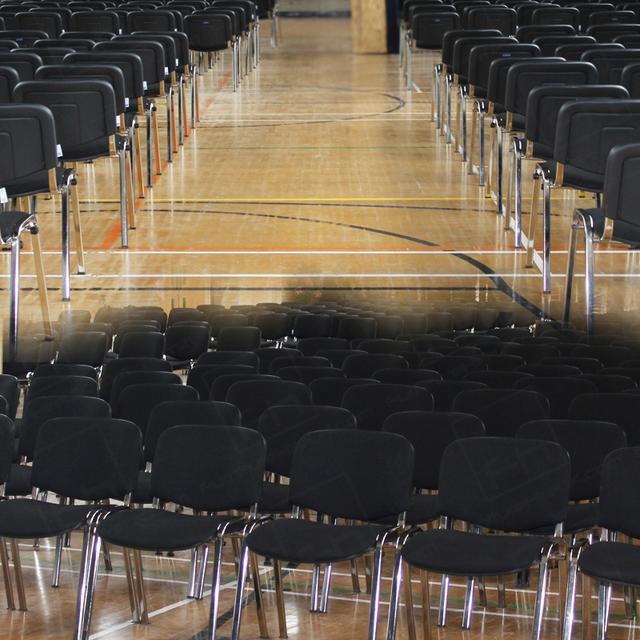 https://d1hcs5uofxldvl.cloudfront.net/furniture-hire-uk/article_additional/chapel8/chapel8.jpg - Stacking chairs are a comfy, smart & convenient option for big events.