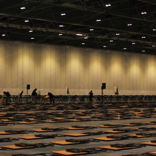 https://d1hcs5uofxldvl.cloudfront.net/furniture-hire-uk/article_additional/ucas-job1/ucas-job1.jpg - Exam tables fold flat in seconds to clear rooms quickly.