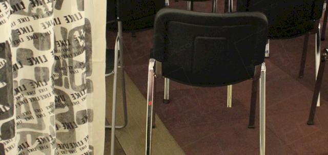 Art Collections and Chair Hire https://d1hcs5uofxldvl.cloudfront.net/furniture-hire-uk/article_additional/art-collection-and-chair-hire1/art-collection-and-chair-hire1-740x350.jpg - Rubber footing protects carpets.