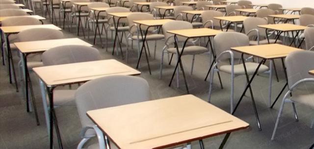Assessments In The City https://d1hcs5uofxldvl.cloudfront.net/furniture-hire-uk/article_additional/assessments-in-the-city2/assessments-in-the-city2-740x350.jpg - Exam tables suit light modern locations.