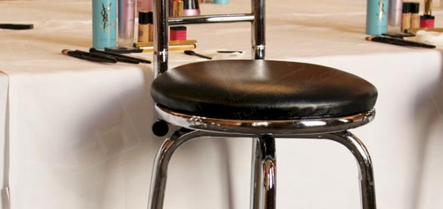 Beauty Event https://d1hcs5uofxldvl.cloudfront.net/furniture-hire-uk/article_additional/beauty-event-5/beauty-event-5-740x350.jpg - Comfy seating for make up models.