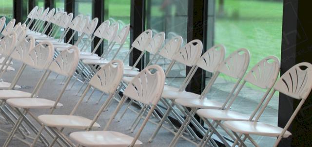 Careers Day Event https://d1hcs5uofxldvl.cloudfront.net/furniture-hire-uk/article_additional/bracknell-forest-council4/bracknell-forest-council4-740x350.jpg - Get a neat look with our white folding chairs.