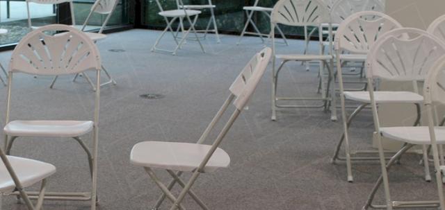 Careers Day Event https://d1hcs5uofxldvl.cloudfront.net/furniture-hire-uk/article_additional/bracknell-forest-council6/bracknell-forest-council6-740x350.jpg - Our folding chairs in a large meeting room.
