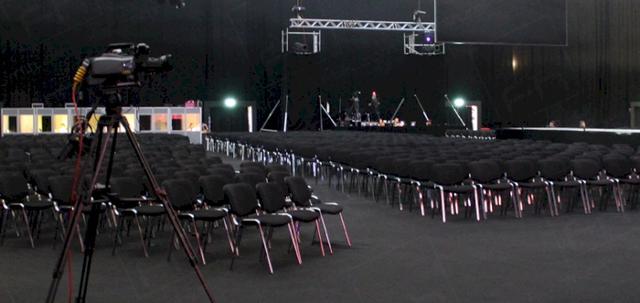 Catwalk Shows https://d1hcs5uofxldvl.cloudfront.net/furniture-hire-uk/article_additional/chair-hire-and-catwalk-shows5/chair-hire-and-catwalk-shows5-740x350.jpg - Lights, camera, action... and smart, comfy seating!