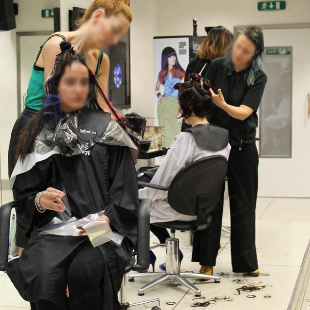 Hair Styling and Furniture Hire https://d1hcs5uofxldvl.cloudfront.net/furniture-hire-uk/article_additional/chair-hire-and-hairdressing2/chair-hire-and-hairdressing2.jpg - Live demo gives guests lots of tips.