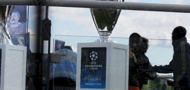 Champions Festival Stratford 2013 https://d1hcs5uofxldvl.cloudfront.net/furniture-hire-uk/article_additional/champ5/champ5-740x350.jpg - The all-important cup!