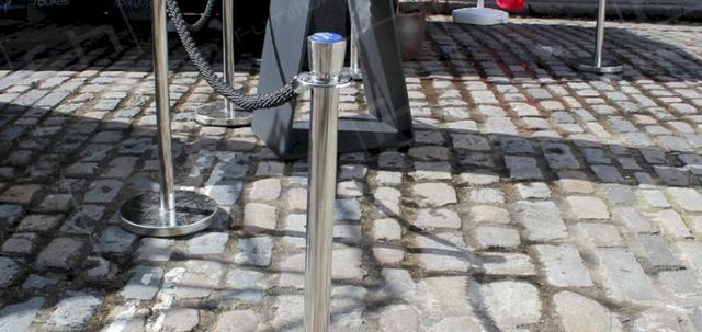 Clerkenwell Design Week https://d1hcs5uofxldvl.cloudfront.net/furniture-hire-uk/article_additional/clerkenwell-design-week/clerkenwell-design-week-740x350.jpg - Ropes and posts to enclose exhibits and installations