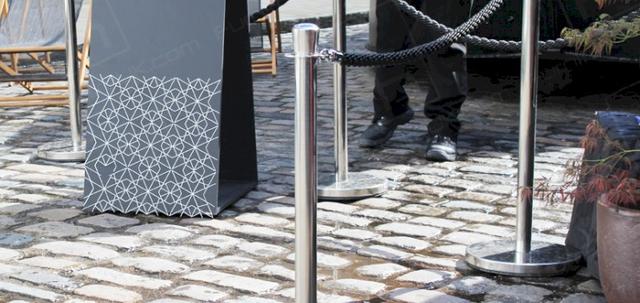 Clerkenwell Design Week https://d1hcs5uofxldvl.cloudfront.net/furniture-hire-uk/article_additional/clerkenwell-design-week5/clerkenwell-design-week5-740x350.jpg - Secure your exhibit with ropes and poles. HA272 & HA02P