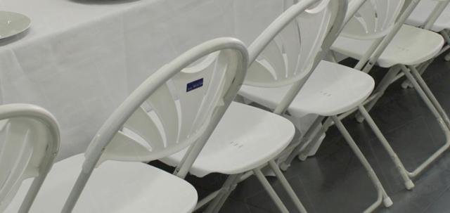Corporate London Lunch https://d1hcs5uofxldvl.cloudfront.net/furniture-hire-uk/article_additional/corporate-lunch-london10/corporate-lunch-london10-740x350.jpg - Folding chairs and tables for an informal work lunch.