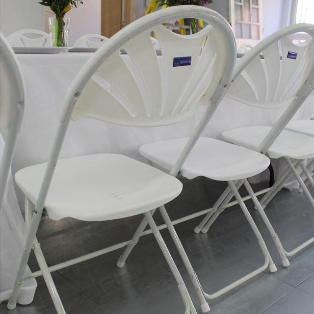 Corporate London Lunch https://d1hcs5uofxldvl.cloudfront.net/furniture-hire-uk/article_additional/corporate-lunch-london12/corporate-lunch-london12.jpg - Folding chairs add elegance and a fresh finish.