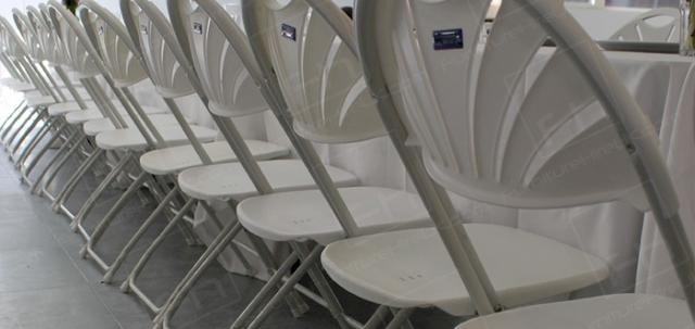 Corporate London Lunch https://d1hcs5uofxldvl.cloudfront.net/furniture-hire-uk/article_additional/corporate-lunch-london5/corporate-lunch-london5-740x350.jpg - Folding chairs are easy to get into neat lines.