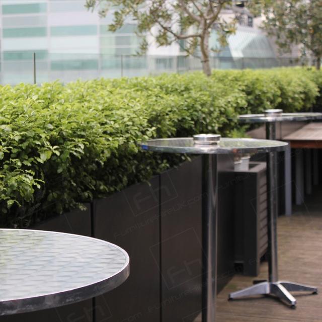 Exclusive Party Vibe https://d1hcs5uofxldvl.cloudfront.net/furniture-hire-uk/article_additional/exclusive-party-vibe11/exclusive-party-vibe11.jpg - Chrome finish adds style to outdoor parties.