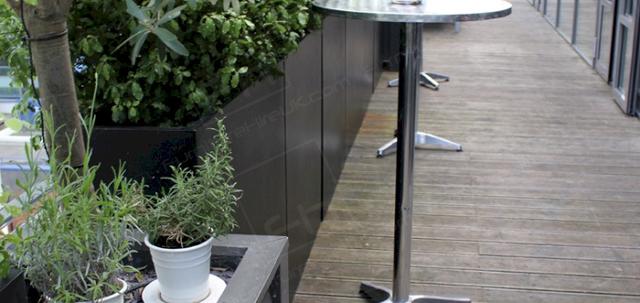 Exclusive Party Vibe https://d1hcs5uofxldvl.cloudfront.net/furniture-hire-uk/article_additional/exclusive-party-vibe5/exclusive-party-vibe5-740x350.jpg - VIP event with city views from the balcony.