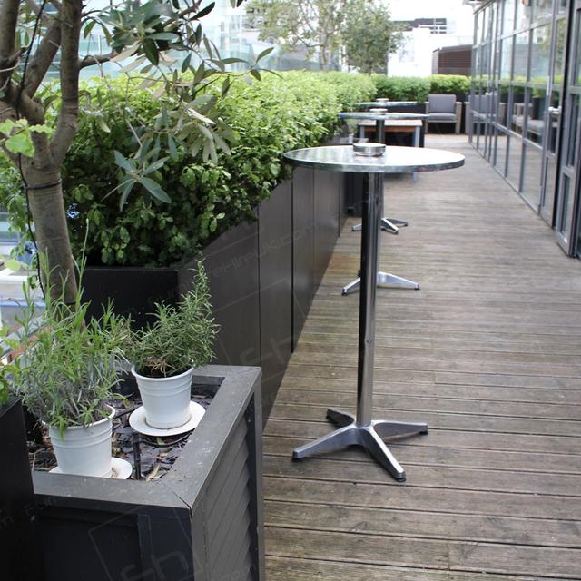 Exclusive Party Vibe https://d1hcs5uofxldvl.cloudfront.net/furniture-hire-uk/article_additional/exclusive-party-vibe5/exclusive-party-vibe5.jpg - VIP event with city views from the balcony.