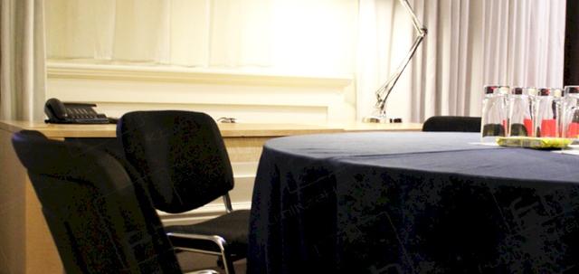 Hotel Meetings and Conferences https://d1hcs5uofxldvl.cloudfront.net/furniture-hire-uk/article_additional/hotel-meetings6/hotel-meetings6-740x350.jpg - Premium hotel suites doubling as meeting venues.