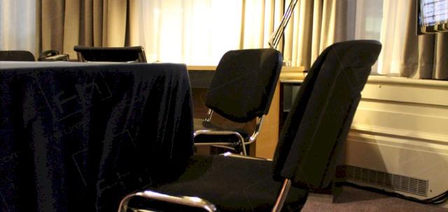 Hotel Meetings and Conferences https://d1hcs5uofxldvl.cloudfront.net/furniture-hire-uk/article_additional/hotel-meetings9/hotel-meetings9-740x350.jpg - Subdued lighting for a relaxed meeting ambiance.