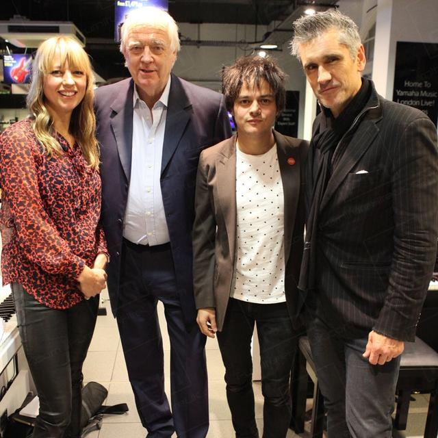 Jamie Cullum Concert https://d1hcs5uofxldvl.cloudfront.net/furniture-hire-uk/article_additional/jamie-cullum-concert11/jamie-cullum-concert11.jpg - Photo-Credit: Harriet Armstrong