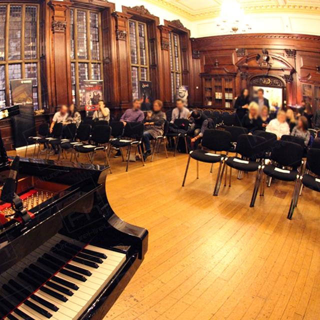 Jamie Cullum Concert https://d1hcs5uofxldvl.cloudfront.net/furniture-hire-uk/article_additional/jamie-cullum-concert3/jamie-cullum-concert3.jpg - Photo-Credit: Harriet Armstrong