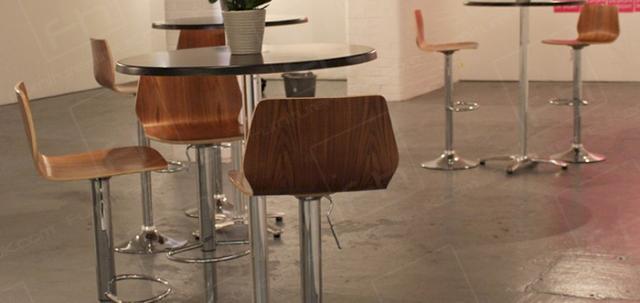 London Art Event https://d1hcs5uofxldvl.cloudfront.net/furniture-hire-uk/article_additional/london-art-event11/london-art-event11-740x350.jpg - Chrome bases of seating & tables suit the modern venue.