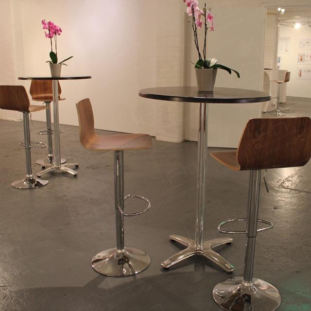 London Art Event https://d1hcs5uofxldvl.cloudfront.net/furniture-hire-uk/article_additional/london-art-event12/london-art-event12.jpg - Seating & tables taking up little gallery space.