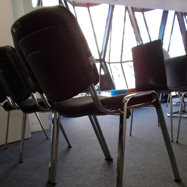 London Marketing Meeting https://d1hcs5uofxldvl.cloudfront.net/furniture-hire-uk/article_additional/london-marketing-company1/london-marketing-company1.jpg - Office using natural light & our seating - both for comfort.