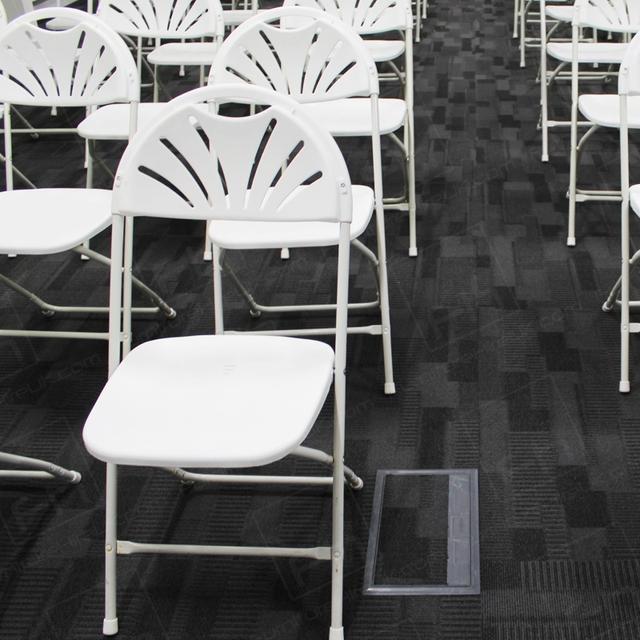 Meetings in London https://d1hcs5uofxldvl.cloudfront.net/furniture-hire-uk/article_additional/london-meetings3/london-meetings3.jpg - White seating for those smart London events.