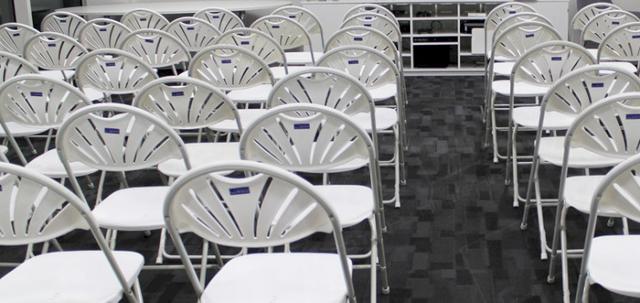 Meetings in London https://d1hcs5uofxldvl.cloudfront.net/furniture-hire-uk/article_additional/london-meetings5/london-meetings5-740x350.jpg - Choose white folding chairs for contemporary appeal.