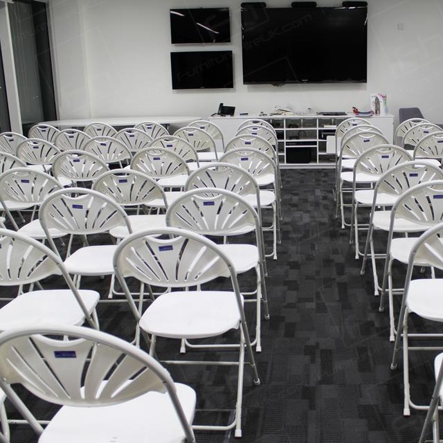 Meetings in London https://d1hcs5uofxldvl.cloudfront.net/furniture-hire-uk/article_additional/london-meetings5/london-meetings5.jpg - Choose white folding chairs for contemporary appeal.