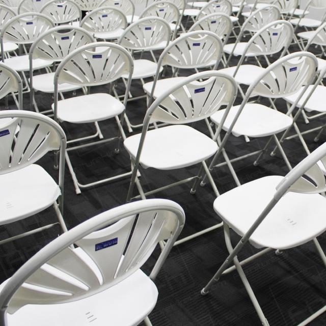 Meetings in London https://d1hcs5uofxldvl.cloudfront.net/furniture-hire-uk/article_additional/london-meetings9/london-meetings9.jpg - Quick & chic meeting seating.
