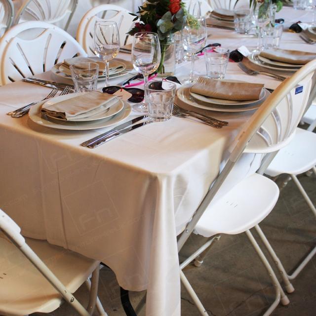 London Wedding https://d1hcs5uofxldvl.cloudfront.net/furniture-hire-uk/article_additional/london-wedding11/london-wedding11.jpg - Light finishes create a modern look.