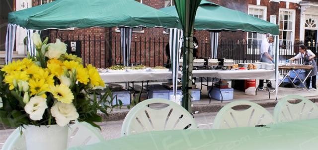 Street Party 2015 https://d1hcs5uofxldvl.cloudfront.net/furniture-hire-uk/article_additional/old-square-chambers-street-party2/old-square-chambers-street-party2-740x350.jpg - Hiring furniture for your street party today!
