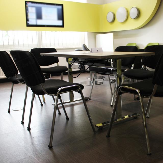 Outsource Your Office Space https://d1hcs5uofxldvl.cloudfront.net/furniture-hire-uk/article_additional/outsourcing-meeting-space/outsourcing-meeting-space.jpg - Seating arranged so all delegates can see screens & info.