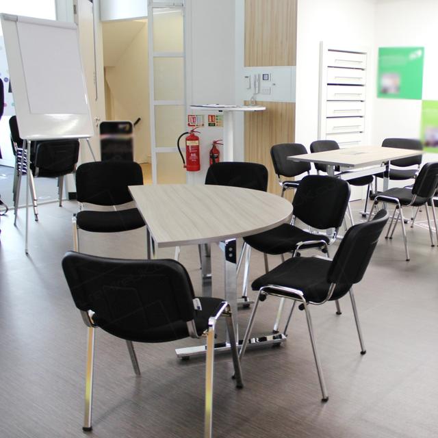 Outsource Your Office Space https://d1hcs5uofxldvl.cloudfront.net/furniture-hire-uk/article_additional/outsourcing-meeting-space5/outsourcing-meeting-space5.jpg - Lightweight chairs arranged according to individual needs.