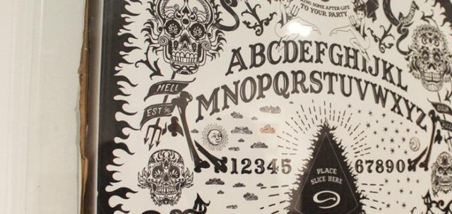 Pizza Exhibition https://d1hcs5uofxldvl.cloudfront.net/furniture-hire-uk/article_additional/pizza-exhibition7/pizza-exhibition7-740x350.jpg - A pizza box or an old parlour game.