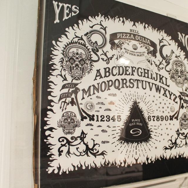Pizza Exhibition https://d1hcs5uofxldvl.cloudfront.net/furniture-hire-uk/article_additional/pizza-exhibition7/pizza-exhibition7.jpg - A pizza box or an old parlour game.