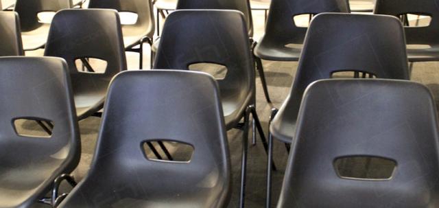 Budget Chairs Can Be Beautiful! https://d1hcs5uofxldvl.cloudfront.net/furniture-hire-uk/article_additional/plastic-chairs-at-film-night10/plastic-chairs-at-film-night10-740x350.jpg - Smart & sturdy chairs for meetings.