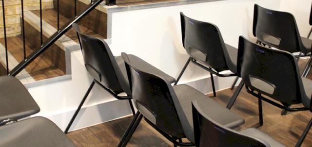 Budget Chairs Can Be Beautiful! https://d1hcs5uofxldvl.cloudfront.net/furniture-hire-uk/article_additional/plastic-chairs-at-film-night4/plastic-chairs-at-film-night4-740x350.jpg - Customise meeting spaces with our polyprop chairs.