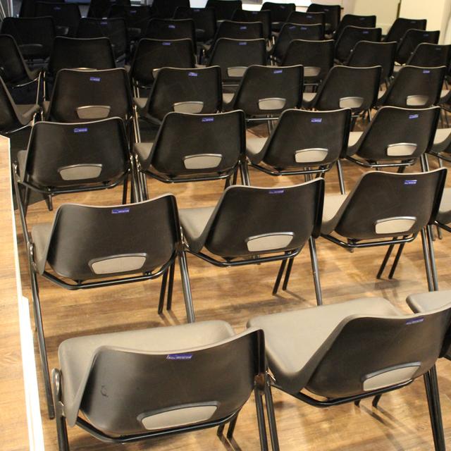 Budget Chairs Can Be Beautiful! https://d1hcs5uofxldvl.cloudfront.net/furniture-hire-uk/article_additional/plastic-chairs-at-film-night6/plastic-chairs-at-film-night6.jpg - Plastic chairs fit well in modern premises.