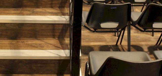 Budget Chairs Can Be Beautiful! https://d1hcs5uofxldvl.cloudfront.net/furniture-hire-uk/article_additional/plastic-chairs-at-film-night7/plastic-chairs-at-film-night7-740x350.jpg - Complement your room with seating.
