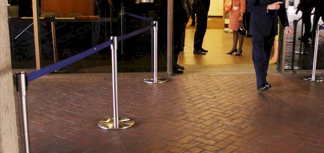 Royal Furniture Hire https://d1hcs5uofxldvl.cloudfront.net/furniture-hire-uk/article_additional/royalty-and-furniture-hire-2/royalty-and-furniture-hire-2-740x350.jpg - Stretch barriers for the royal visit