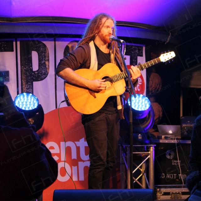Centrepoint Sleep Out 2013 https://d1hcs5uofxldvl.cloudfront.net/furniture-hire-uk/article_additional/sleep-out5/sleep-out5.jpg - Newton Faulkner was just one of the great acts at the 2013 Sleep Out.