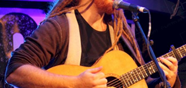 Centrepoint Sleep Out 2013 https://d1hcs5uofxldvl.cloudfront.net/furniture-hire-uk/article_additional/sleep-out6/sleep-out6-740x350.jpg - Singer Newton Faulkner entertaining crowds at the 2013 event.