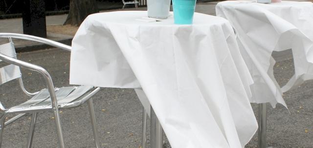 Street Party https://d1hcs5uofxldvl.cloudfront.net/furniture-hire-uk/article_additional/street-party10/street-party10-740x350.jpg - Poseur table cloths add a stylish look.