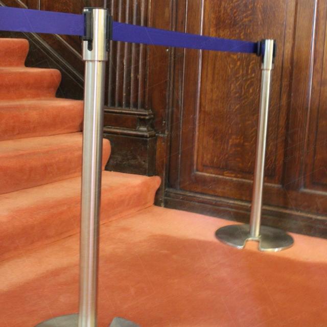 Crowd Control at Fashion Events https://d1hcs5uofxldvl.cloudfront.net/furniture-hire-uk/article_additional/stretch-barriers-and-luxury-goods6/stretch-barriers-and-luxury-goods6.jpg - Chrome stretch barriers for subtle crowd management.