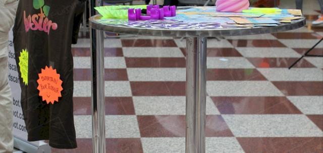 Roadshow https://d1hcs5uofxldvl.cloudfront.net/furniture-hire-uk/article_additional/strike-a-pose-roadshow3/strike-a-pose-roadshow3-740x350.jpg - Poseur tables helping to attract attention.