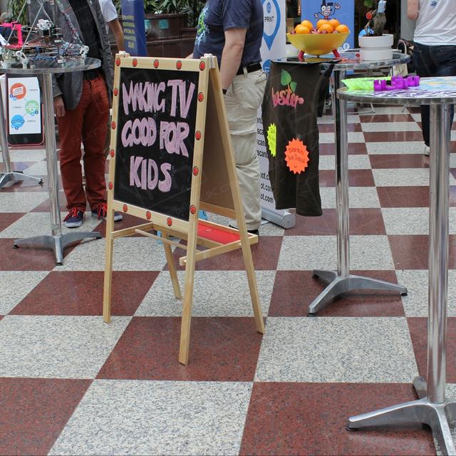 Roadshow https://d1hcs5uofxldvl.cloudfront.net/furniture-hire-uk/article_additional/strike-a-pose-roadshow6/strike-a-pose-roadshow6.jpg - Versatile poseur tables for roadshow displays.