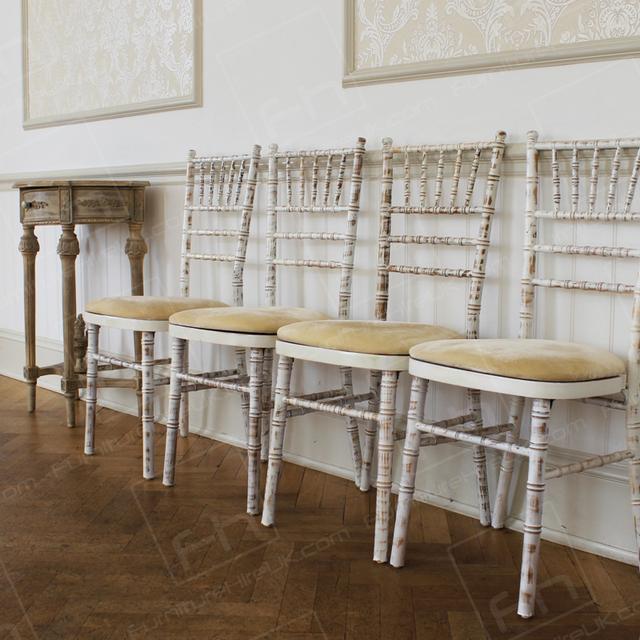 Stunning Wedding Venue https://d1hcs5uofxldvl.cloudfront.net/furniture-hire-uk/article_additional/stunning-wedding-venue2/stunning-wedding-venue2.jpg - Hire Chiavari chairs in the thousands. Suitable for large and small weddings.