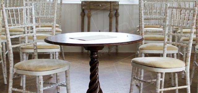 Stunning Wedding Venue https://d1hcs5uofxldvl.cloudfront.net/furniture-hire-uk/article_additional/stunning-wedding-venue4/stunning-wedding-venue4-740x350.jpg - Furniture hire delivered and arranged at a venue of your choice.