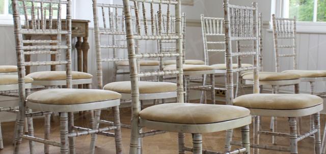 Stunning Wedding Venue https://d1hcs5uofxldvl.cloudfront.net/furniture-hire-uk/article_additional/stunning-wedding-venue6/stunning-wedding-venue6-740x350.jpg - Plenty of seating for all your guests.